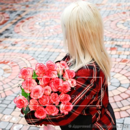 21 Pink Destiny Roses