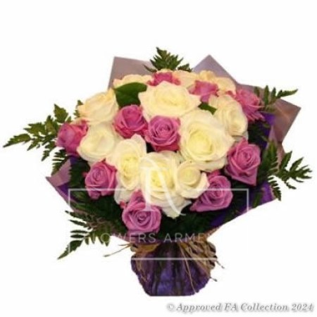 25 White and Pink Roses
