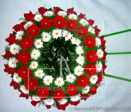 Wreath of white and red flowers