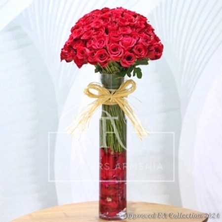 Stylish Arrangement of Roses