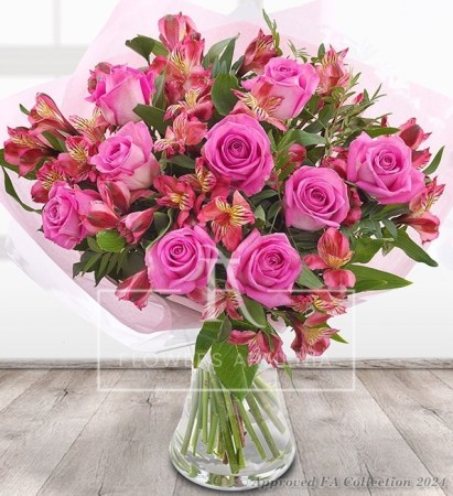 Pink roses ս alstroemerias