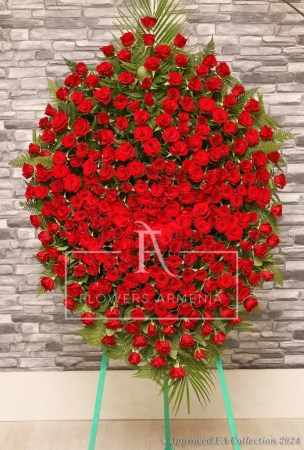 Red Roses Wreath
