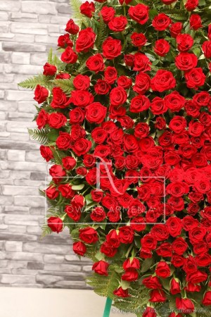 Red Roses Wreath