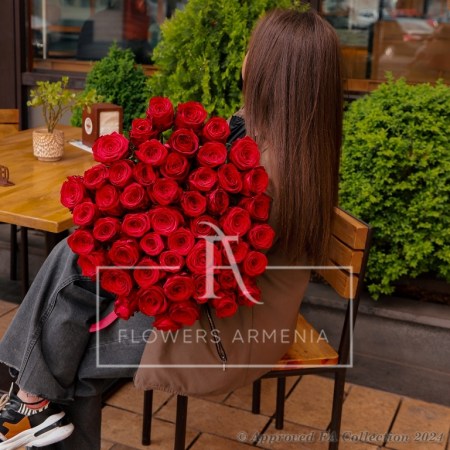 A Luxurious Bouquet of Roses