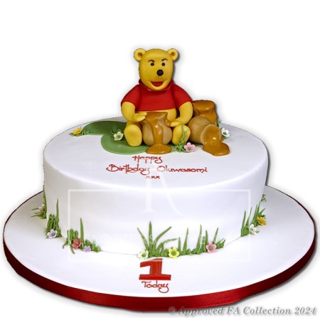 Winnie the Pooh on the Cake